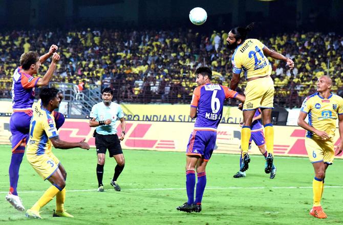 Players of Kerala Blasters FC ( Yellow Jersey) and FC Pune City in action during the during the 4th season of Indian Super League ( ISL) 2017 at Jawaharlal Nehru International Stadium Kochi on Thursday.Pic/PTI