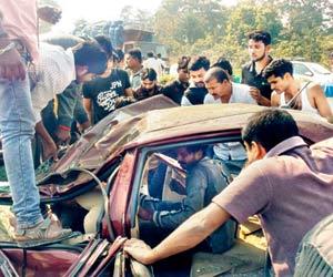 Head-on collision with car kills Pune couple on Mumbai-Ahmedabad highway