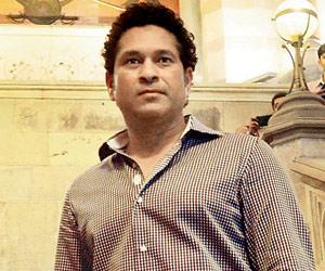Sachin Tendulkar centre of attraction at Kolkata marathon