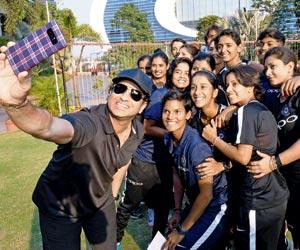 Sachin Tendulkar has some tips for India eves travelling for South Africa tour