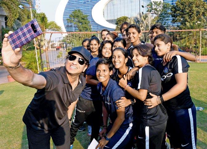 Sachin Tendulkar takes a selfie with the members of the women’s team at BKC. Pic/PTI
