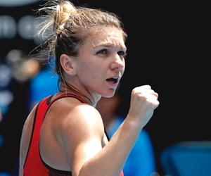 Simona Halep survives marathon battle against Davis in Australian Open