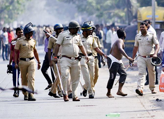 Police officers nab one of the hooligans at Chembur. Pic/Pradeep Dhivar