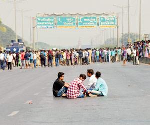 Mumbai Bandh: Dalit protests leave scores of people stranded at both airports