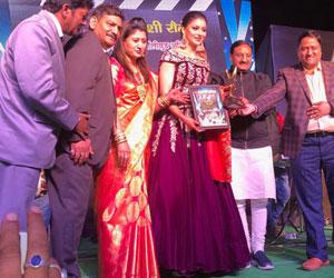 Urvashi Rautela bestowed with Uttarakhand Maharatana Award