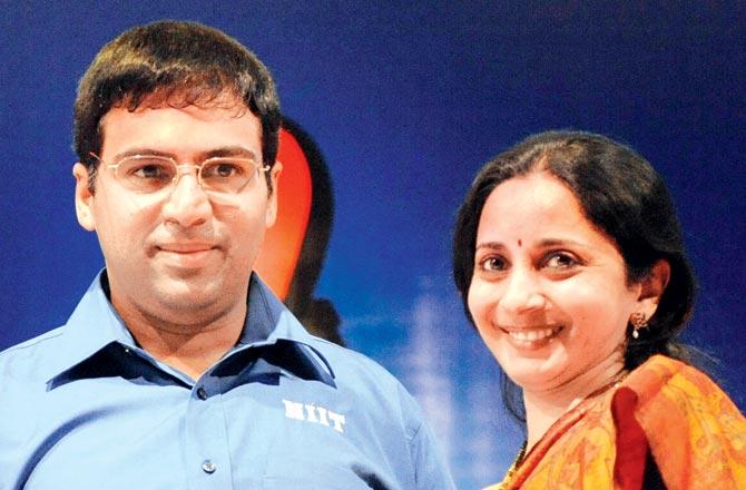 World Rapid chess champion and Blitz bronze medallist Viswanathan Anand with his wife Aruna. Pic/AFP