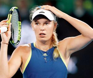 Australian Open: Caroline Wozniacki survives Navarro scare to reach semi-finals