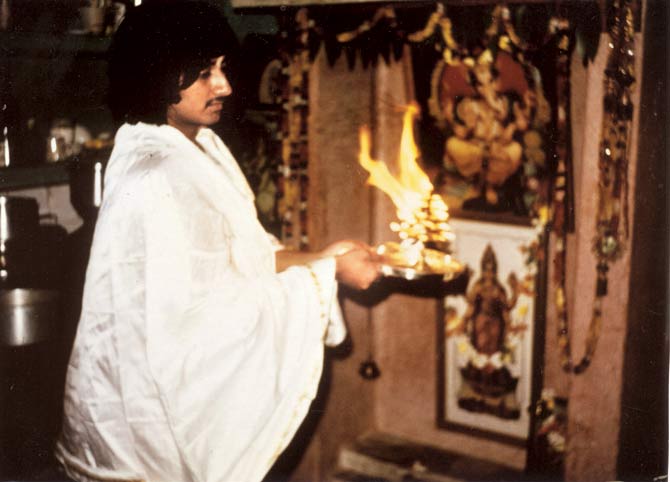 Young Ravi performing aarti in the puja room at Manjula