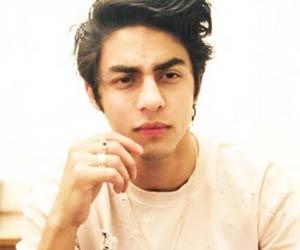 Aryan Khan looks like the spitting image of Shah Rukh Khan in this pic