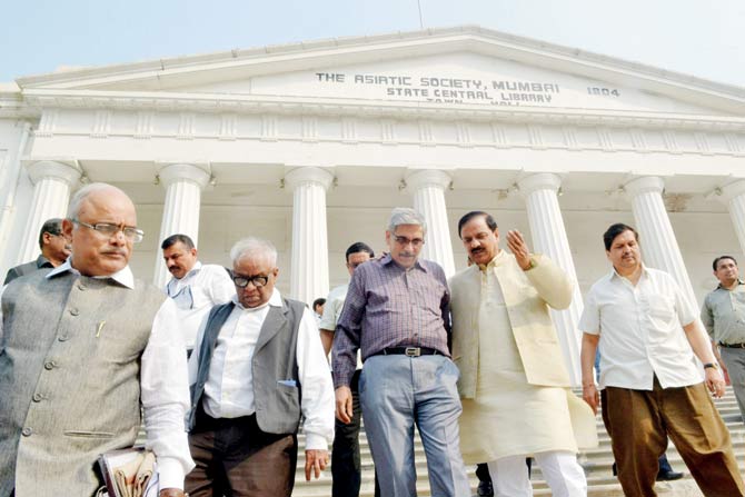 Dr Mahesh Sharma, minister of state for culture, visited Asiatic Society for the launch on Monday. Pic/ Datta Kumbhar