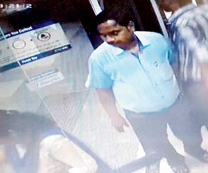 Mumbai Crime: Conmen 'shoulder surf' to cheat unsuspecting targets at ATMs