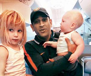 MS Dhoni keeps Jonty Rhodes' daughter India and son Nathan in 'safe hands'