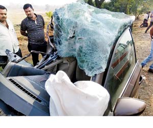 Aspiring doctor, two others die as he rams car into tempo on Expressway
