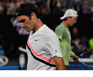 Australian Open: Roger Federer eases past Tomas Berdych into semis