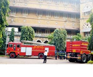Third floor of Mumbai Sessions court charred in fire, no casualties