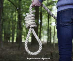 Decomposed body found hanging in JNU's forest