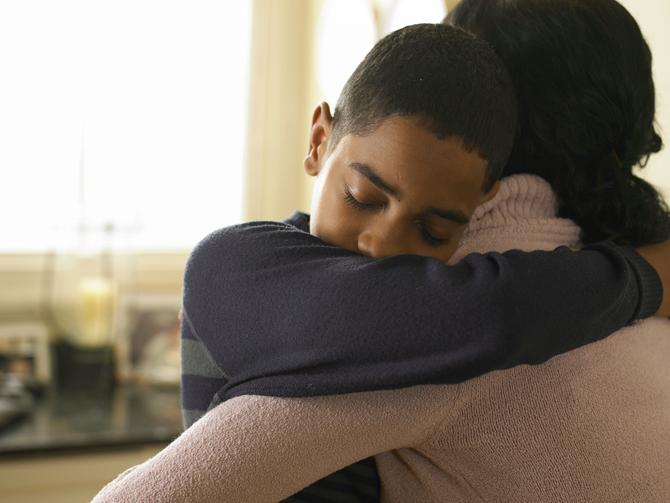 Left-sided hugs more emotional: Study