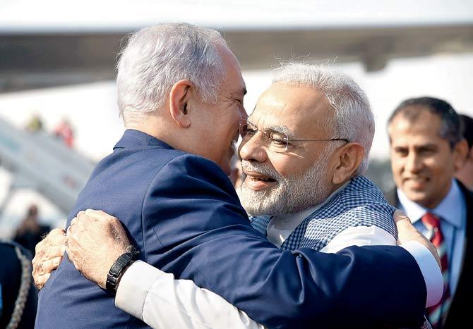 PM Modi welcomes Israel PM Benjamin Netanyahu on his arrival in Delhi. Pic/ AFP