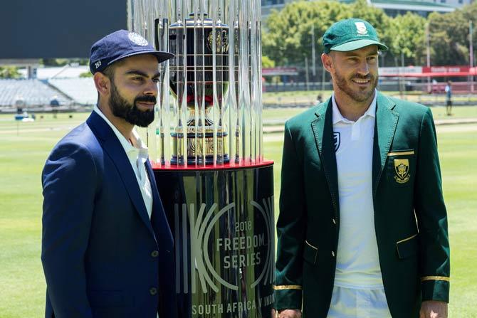 India captain Virat Kohli and South Africa captain Faf du Plessis pose with the 2018 Freedom Series trophy. Pic/ AFP