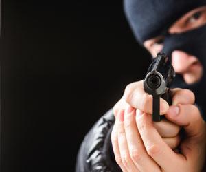 Two gun-toting masked men barge into Bhiwandi hotel, shoot receptionist