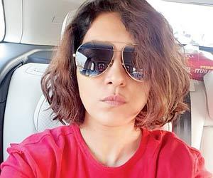 Singer Neeti Mohan gets a new hair do