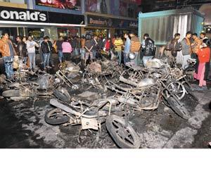 Padmaavat protest: 25 vehicles damaged in Pune, Gujarat mall attacked