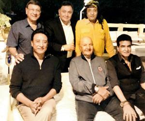 Bollywood Nostalgia! Rishi Kapoor shares a picture with Bollywood stalwarts