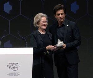 Devendra Fadnavis, Shashi Tharoor congratulate SRK on winning Crystal award