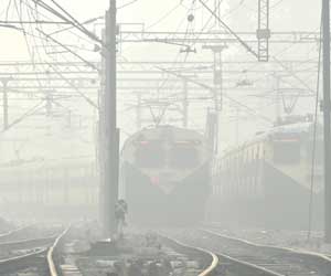 Misty Monday morning in Delhi, 10 trains cancelled