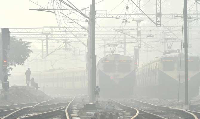 trains cancelled, fog