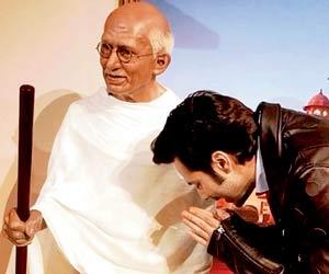 Varun Dhawan seeks Mahatma Gandhi and Narendra Modi's blessings for Sui Dhaaga