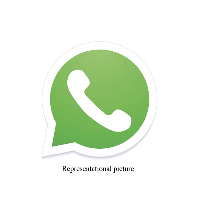 WhatsApp facilitates group descriptions, admin controls