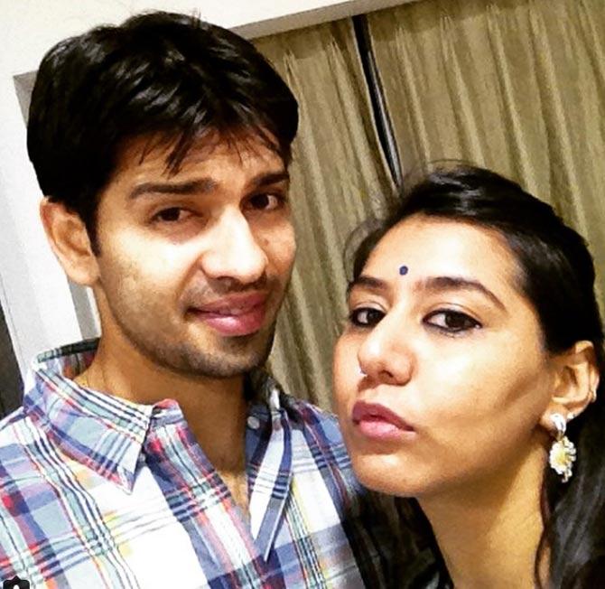 Naman Ojha married Ankita Sharma in 2011. Virender Sehwag shared a very interesting anecdote regarding Naman Ojha's marraige when he took to Twitter to wish Ojha on his 32nd birthday, Virender Sehwag tweeted ,Happy Birthday to a special talent @namanojha35 He had very filmy marriage reception where 25 caterers were kidnapped.