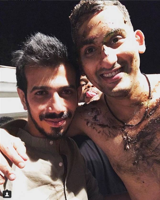 Yuzvendra Chahal loves sharing birthday pictures, in this picture he celebrated a cake-cutting photo from comedian-anchor Danish Sait's birthday