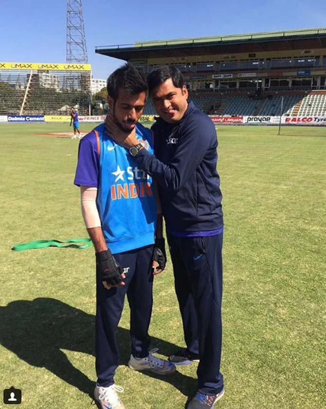 Another playful picture where Aakash Chopra is seen choking Yuzvendra Chahal