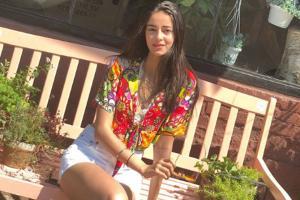Ananya Panday takes cue from daddy Chunky Panday, aces 80s style with elan