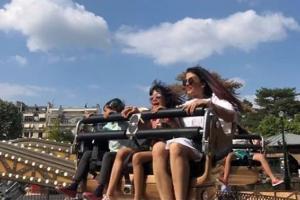 Aishwarya Rai Bachchan enjoys roller coaster ride with daughter Aaradhya