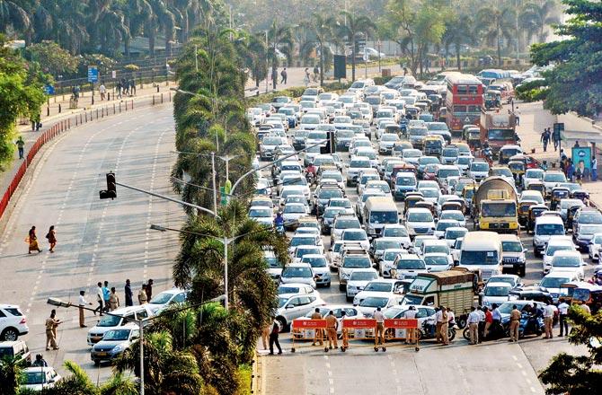 Around 25,000 vehicles use the arterial roads in BKC daily, with traffic snarls being witnessed between 8 am and 9.30 pm