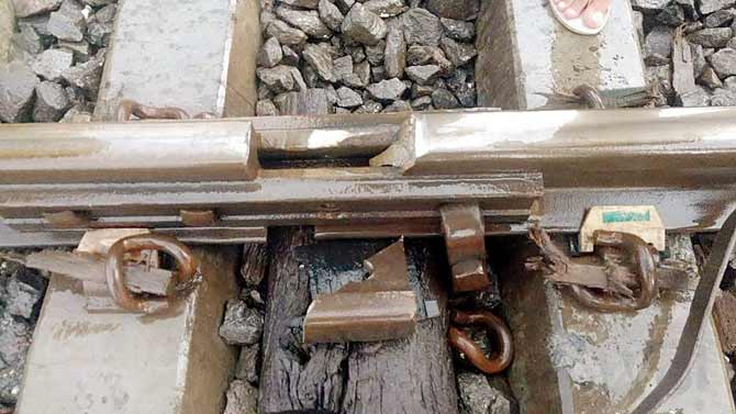 In a bid to keep services running during rush hour, The permanent way inspector and gangmen at the spot allegedly decided to quick-fix the gap by tying it with cloth rags (circled)