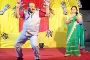 Dancing Uncle gives a dancing tribute to Hrithik Roshan
