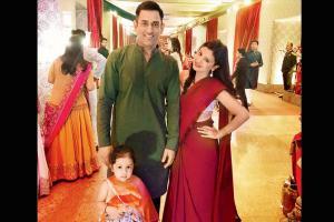 MS Dhoni, wife Sakshi and daughter Ziva's candid pic will make you go aww