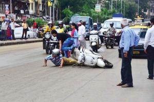 Mumbai: Traffic moves at snail's pace after pipe under Parel TT bridge bursts