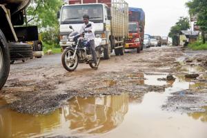 Kalyan pothole death: Civic chief blames Election Commission for crater menace