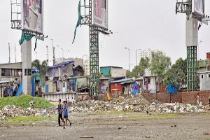 Mumbai: Bandra West residents irate over illegal dumping of debris