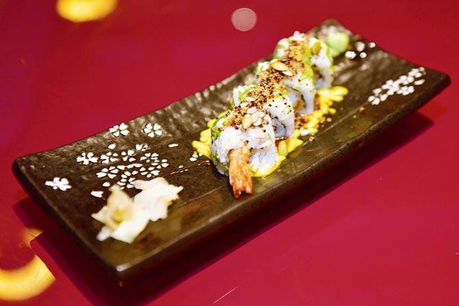 Nikkei prawn tempura uramaki