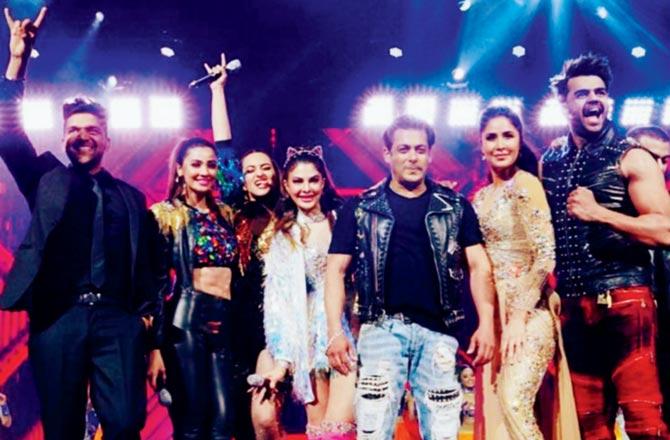 (From left): Guru Randhawa, Daisy Shah, Sonakshi Sinha, Jacqueline Fernandez, Salman Khan, Katrina Kaif and Maniesh Paul at the San Jose edition of Da-Bangg Tour