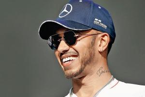 Lewis Hamilton signs two-year contract extension with Mercedes