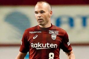 Andres Iniesta suffers defeat on J-League debut