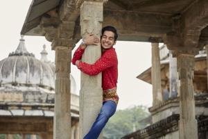 Dhadak: Ishaan Khatter's red shirt in Pehli Baar was made out of lehengas