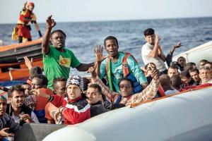 Italy closes ports to migrant-saving boats